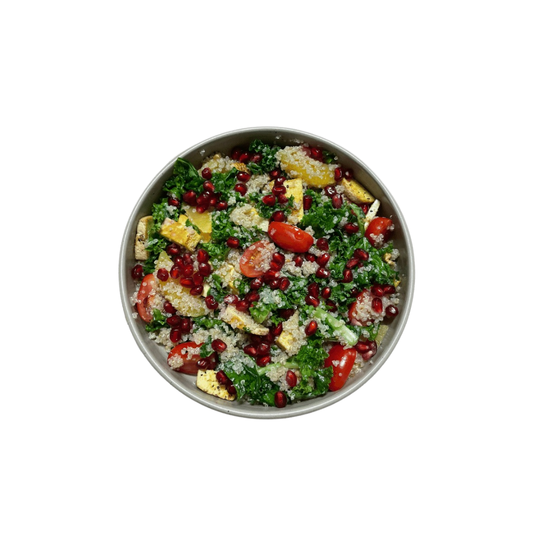 Sałatka z tofu, jarmużem, granatem i pomidorkami